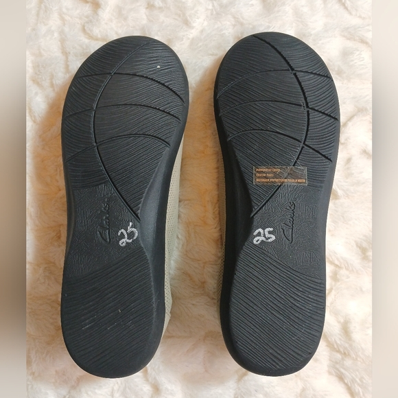 Clarks Cloudsteppers Sillian Jetay Shoes Womens Size 9.5M Beige Slip On Comfort - Picture 8 of 11